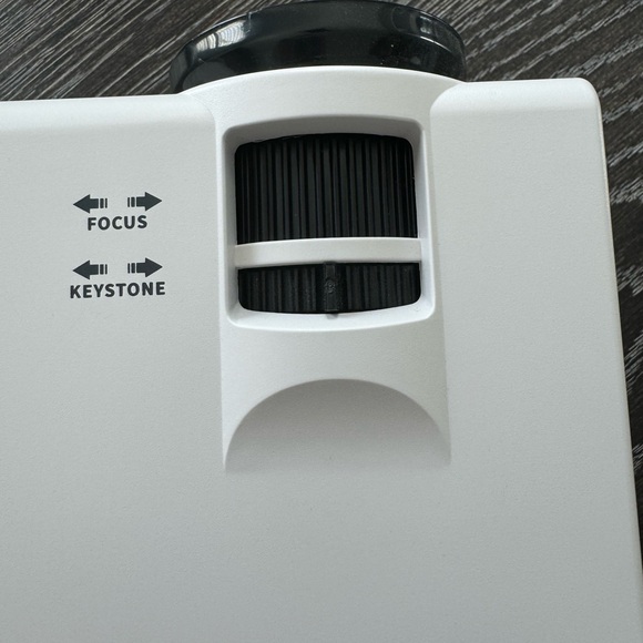 Bluetooth and WiFi projector - Picture 9 of 10